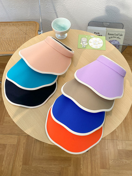 Dječji šešir - s velikim valovitim obodom