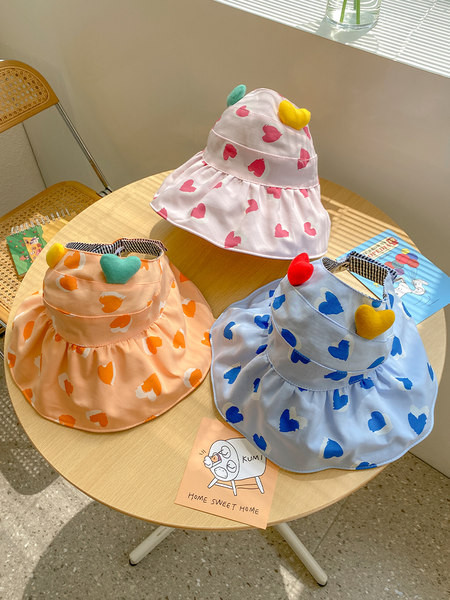 Лятна шапка козирка с широка периферия