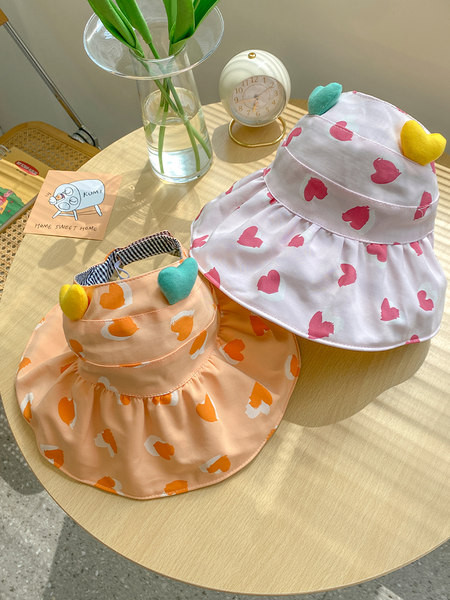 Лятна шапка козирка с широка периферия