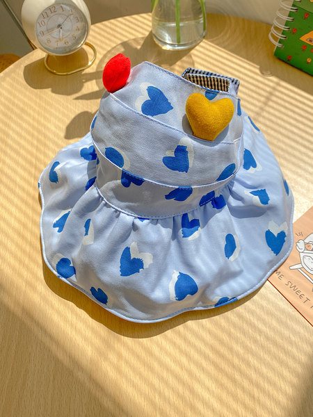 Лятна шапка козирка с широка периферия