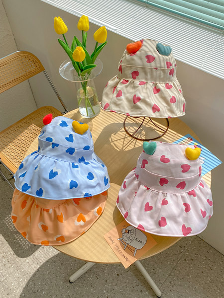 Лятна шапка козирка с широка периферия