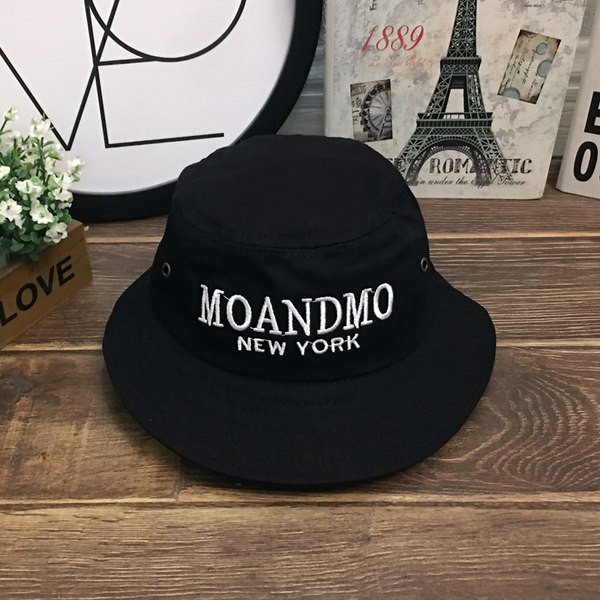 Текстилна детска шапка с бродиран надпис