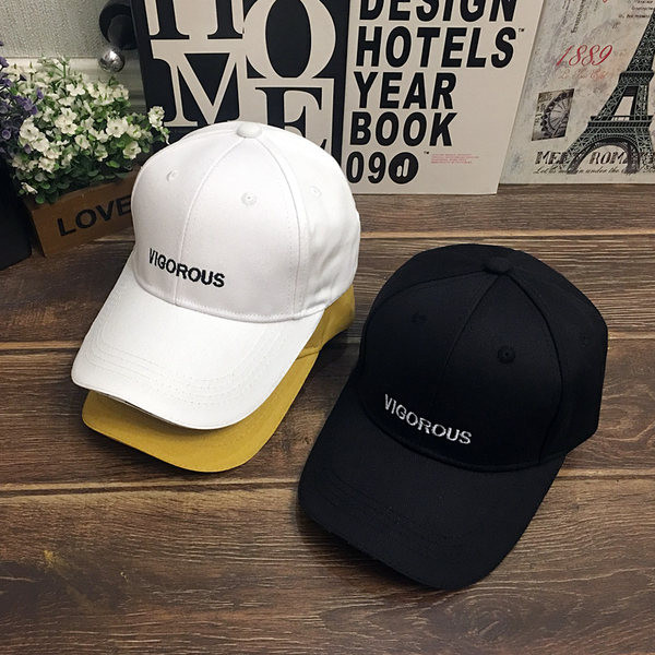 Детска шапка с козирка