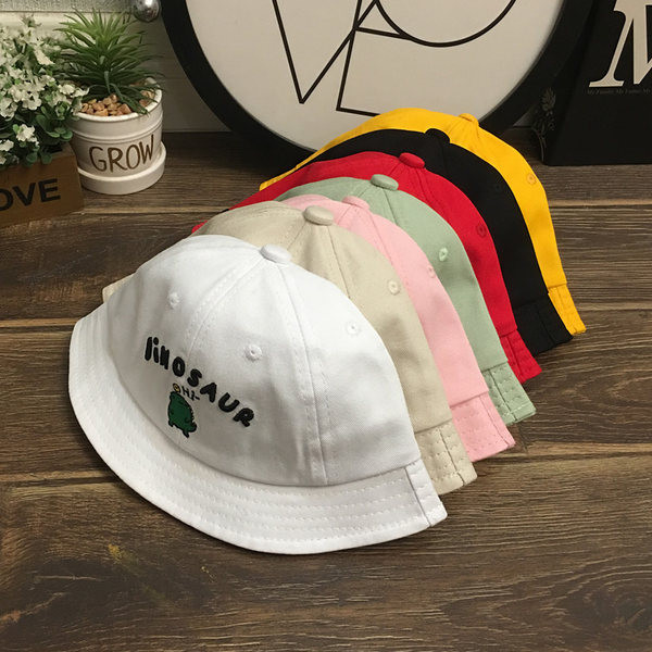 Детска шапка с бродерия