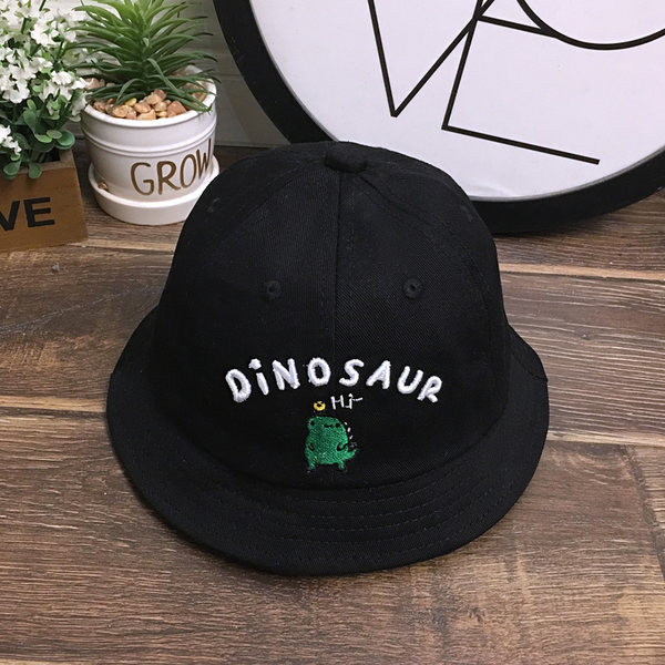 Детска шапка с бродерия