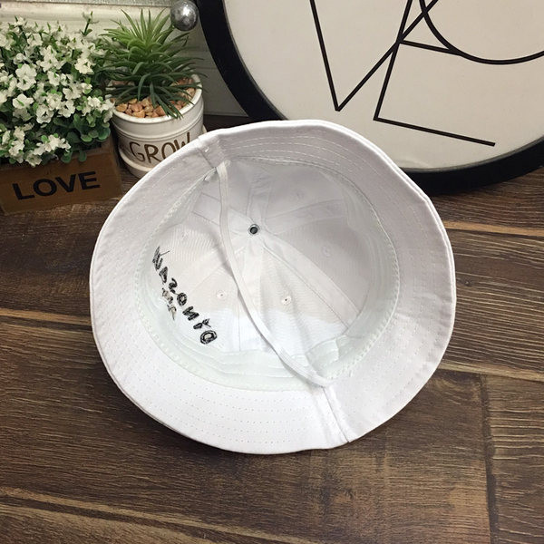 Детска шапка с бродерия