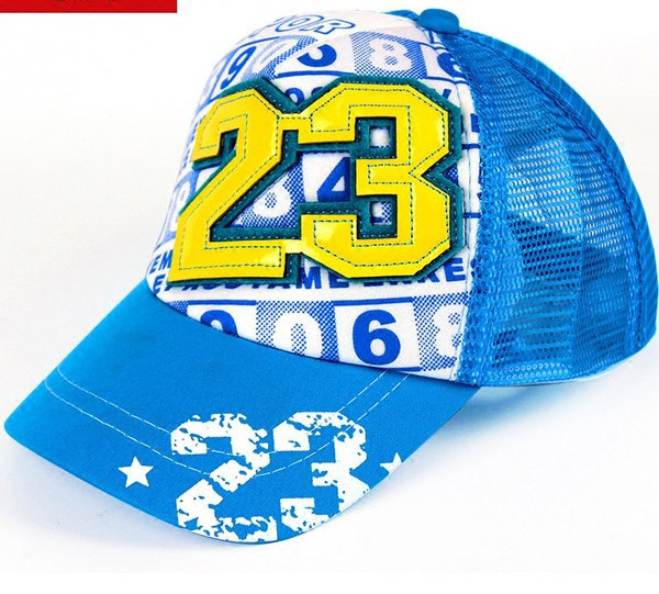 Детска шапка с козирка и мрежеста част