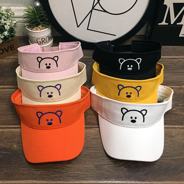 Регулируема детска шапка с козирка и бродерия 