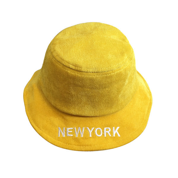 Детска шапка тип рибарска с периферия и надпис 