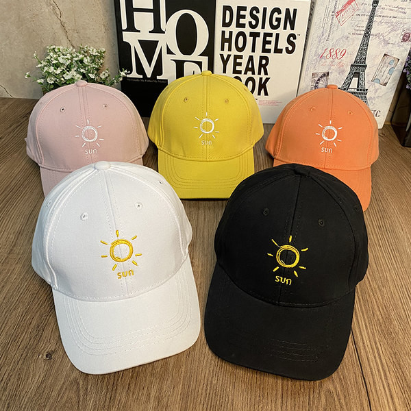 Детска шапка - с козирка