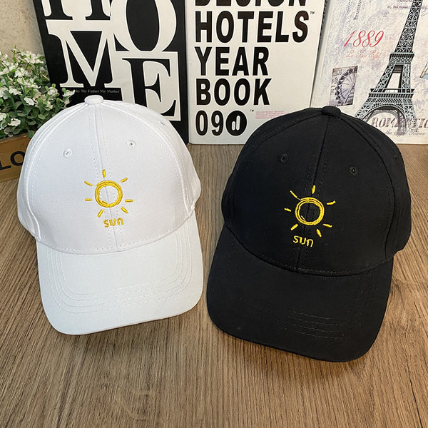 Детска шапка - с козирка