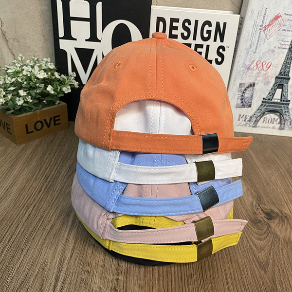 Детска шапка - с козирка