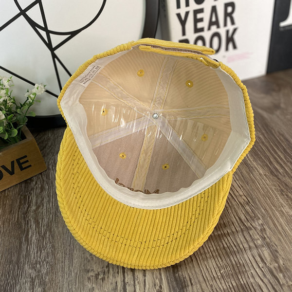 Детска шапка - с надпис