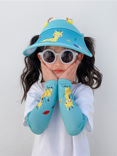 Детска текстилна козирка с цветен принт