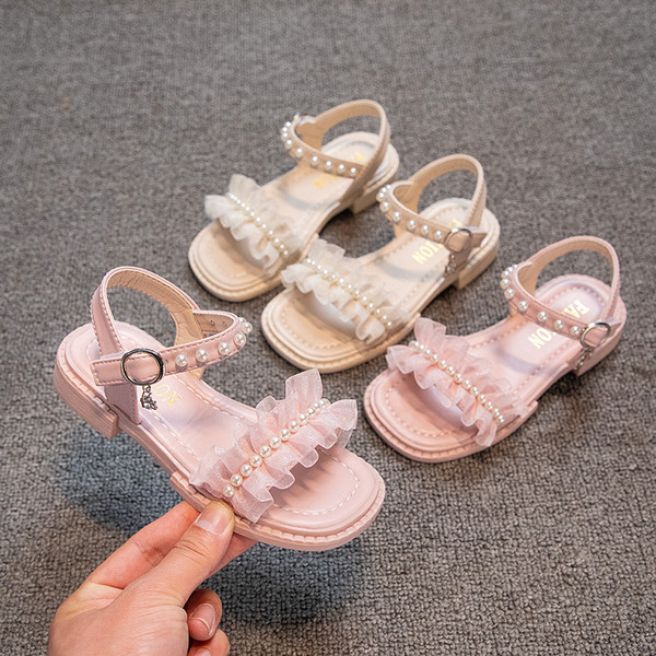 Sandale za djevojčice - s mekanim potplatom i trakom