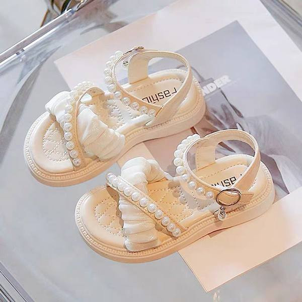 Детски сандали с декоративни перли и каишка с набран ефект