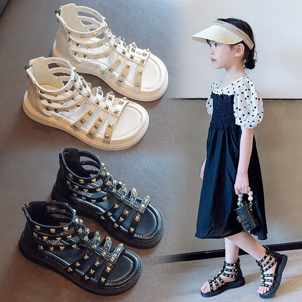 Сандали за момиче в римски стил и метални пулове