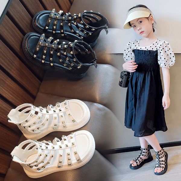 Сандали за момиче в римски стил и метални пулове