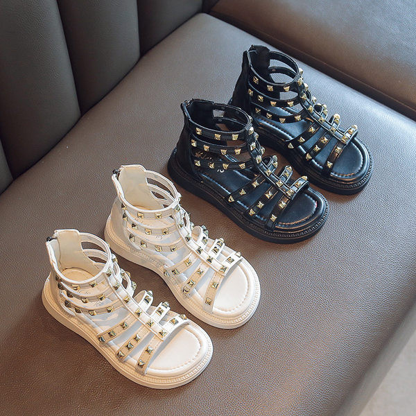 Сандали за момиче в римски стил и метални пулове