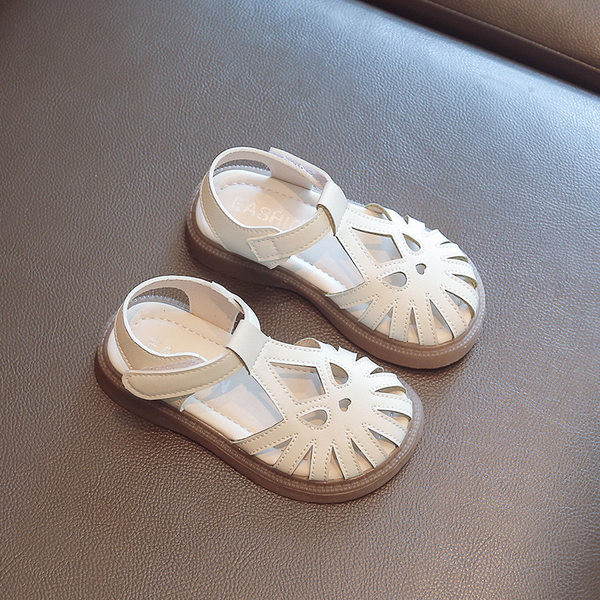 Детски сандали от еко кожа със закрити пръсти