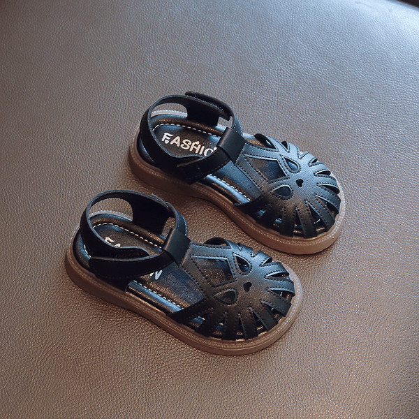 Детски сандали от еко кожа със закрити пръсти