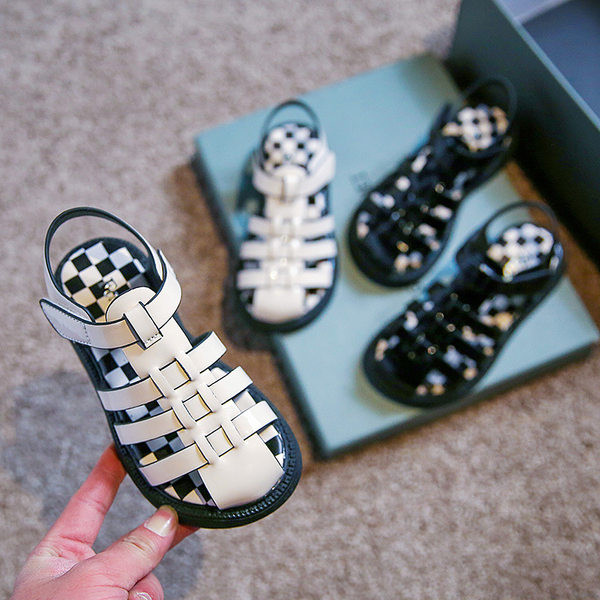 Детски сандали от еко кожа с кръстосани каишки 