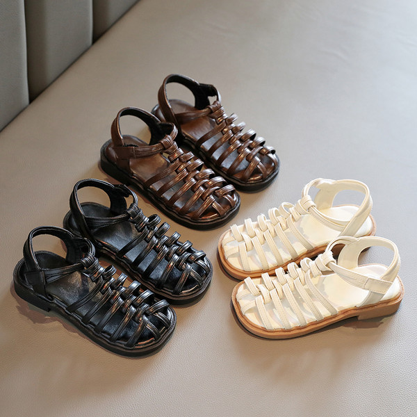 Детски сандали с кръстосани каишки изчистен модел