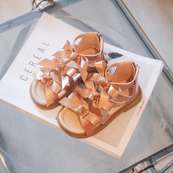 Satiinpaeltega laste sandaalid