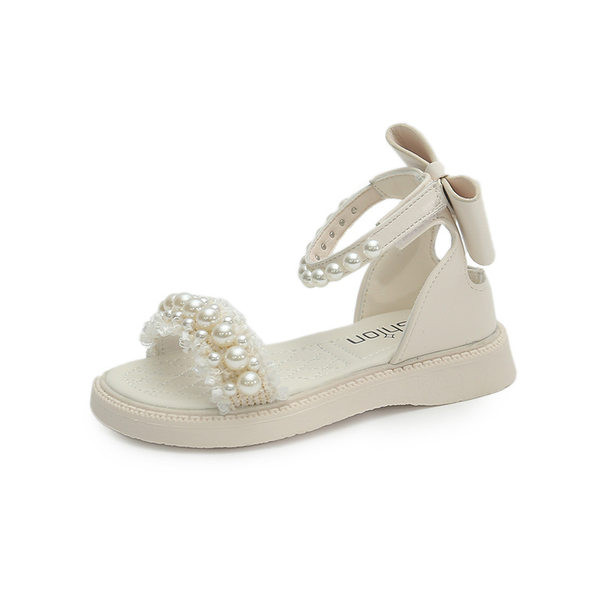 Сандали за момиче с перли и панделка