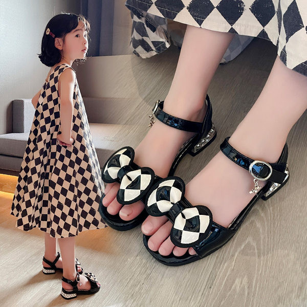 Сандали за момичета - черно-бели карирани 