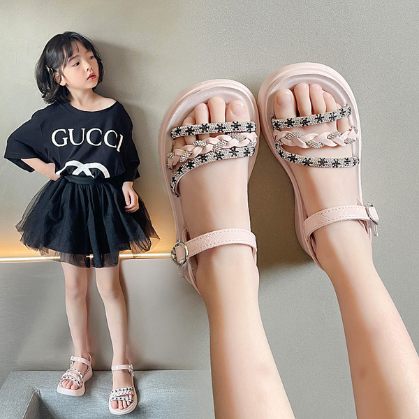 Сандали за момиче със сплетени каишки