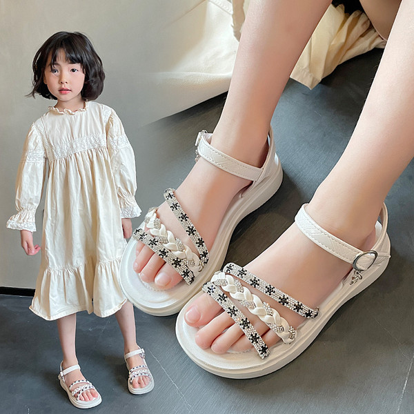 Сандали за момиче със сплетени каишки