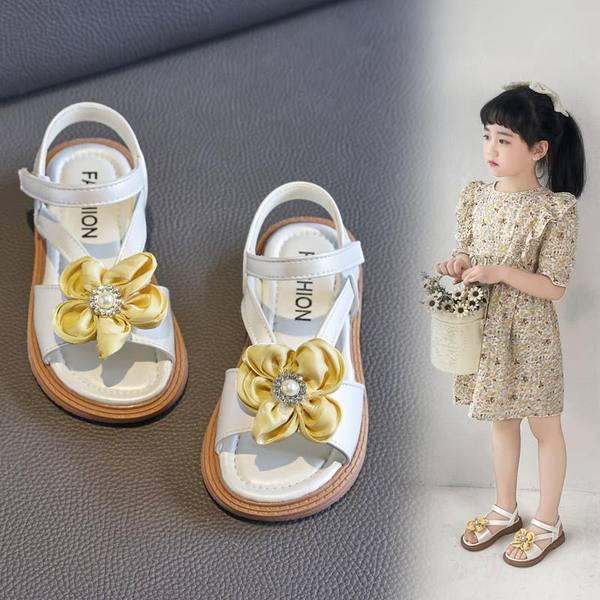 Детски сандали за момичета - с мека подметка и декорация цветя