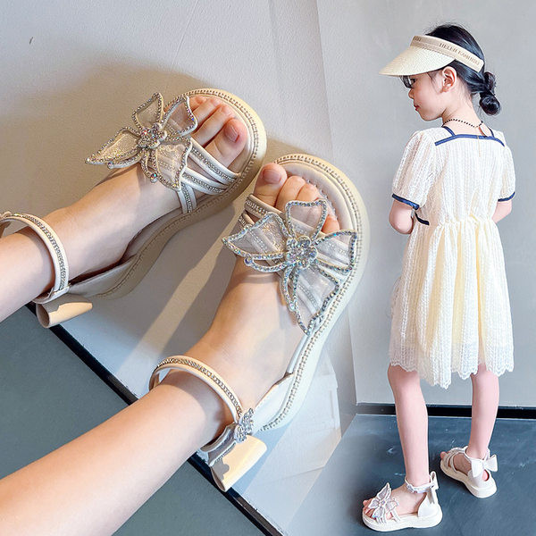 Детски сандали за момичета - с декорация пеперуда