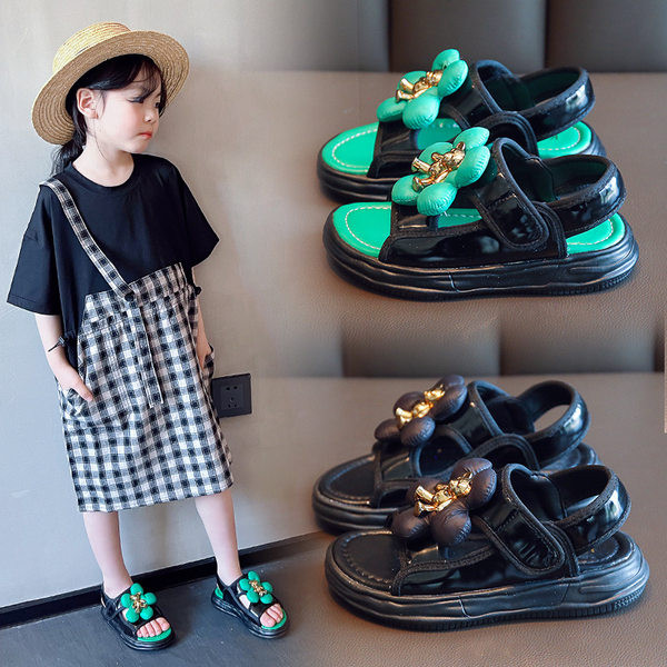 Сандали с цвете и метална декорация