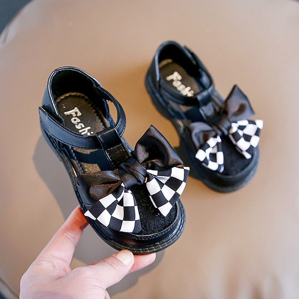Детски сандали с карирана текстилна панделка