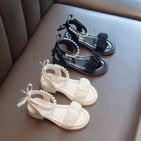 Сандали за момиче с перли и каишка с набран ефект