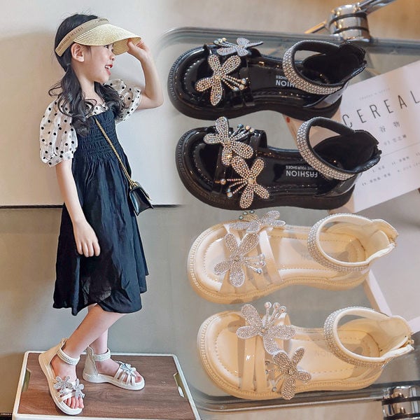 Детски сандали с цветя и декоративни камъни