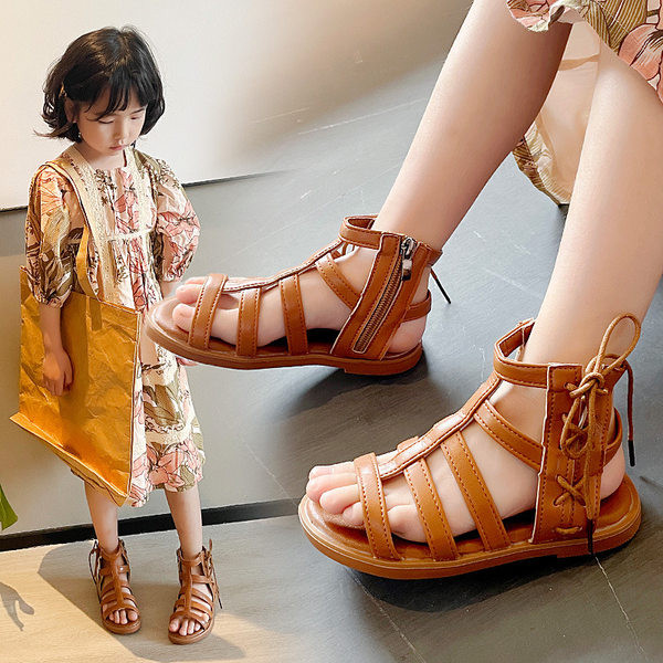 Сандали за момичета - с отворени пръсти