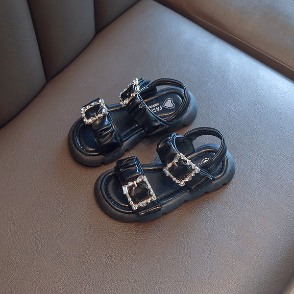 Модерни сандали с метални катарами с камъни