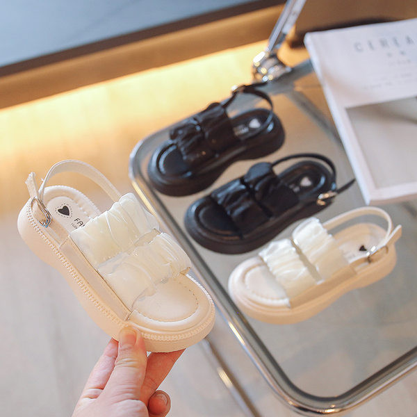 Сандали за момиче с набрани каишки