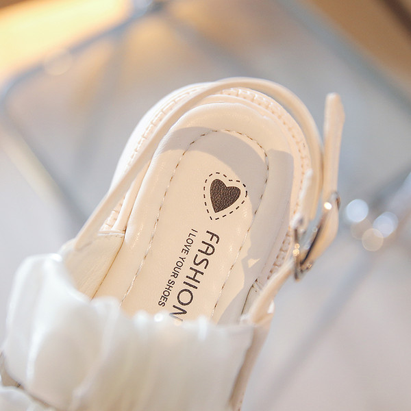 Сандали за момиче с набрани каишки