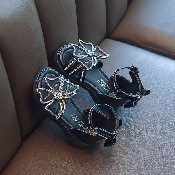 Детски сандали за момиче с 3D пеперуда и декоративни камъни