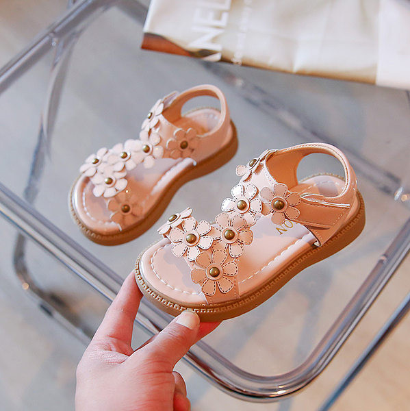 Нов модел детски сандали с 3D елемент цветя за момичета