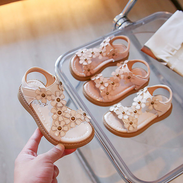 Нов модел детски сандали с 3D елемент цветя за момичета