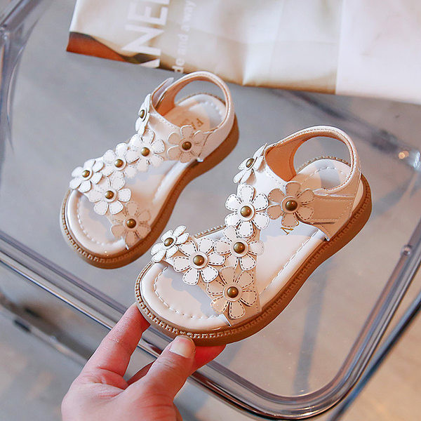 Нов модел детски сандали с 3D елемент цветя за момичета