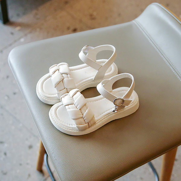 Σανδάλια για κορίτσια με πλεκτά λουράκια