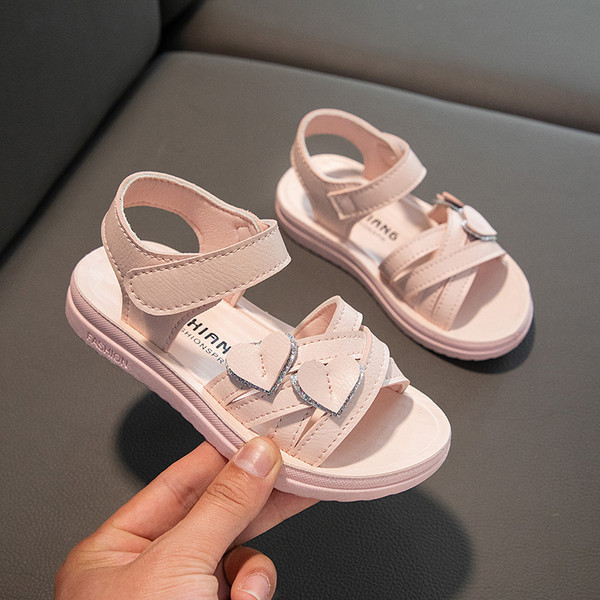 Σανδάλια με σταυρωτά λουράκια και κούμπομα velcro