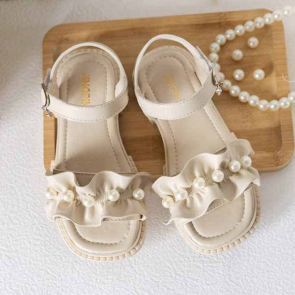 Сандали за момиче с набран ефект и перли