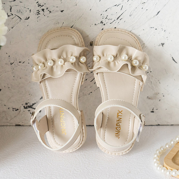 Сандали за момиче с набран ефект и перли